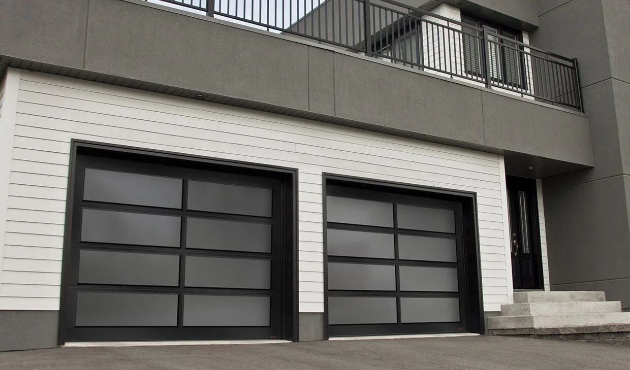 Vous trouverez ici les détails les plus pertinents de notre Porte de garage contemporaine Montréal