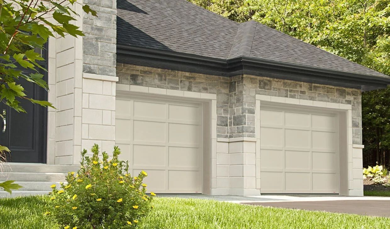 Vous trouverez ici les détails les plus pertinents de notre Porte de garage Sherbrooke